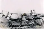 Fagerberg och Effie Liedholm på väg till Kvänums station.