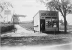 Utställningen 1910. Lindgrens kiosk. Denna låg på tandläk. Magnussons nuv. tomt S:t Olofsgatan 31, mitt emot utställningsentrén.