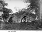 Ruinen före utgrävningen 1928. Foto mot sydost.