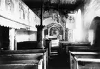 Göteve kyrka interiör. Obs. trappan upp till läktaren på vänster sida.