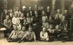 Småskollärarinnan Hilda Lindgrens skolklass i Kyrkskolan Trelleborg 1918.