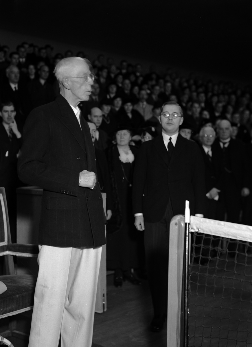 Kung Gustav V och Gösta Knutsson vid invigningen av Tennishallen, Sjukhusvägen