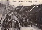 Linnéfesten algatan i Trelleborg, vy mot ost, 23maj 1907, negativ 18x24 70:8184, repronegativ finns 930610, foto L H Borgström.