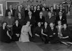 1940-tal	Socialnämnd och personal på socialvårdsbyrån, stående från vänster Eric Conradsson, Hjalmar Sandell, Linnea Carlsson, Tekla Bruno (halvt skymd) Brynolf Nilsson, David Roslund, Bror Olsson, Elly Roos, ?, Berta Carlsson, Vilhelm Eborn, Alma Svensson, Herman Nilsson, Vetterstrand, Harry Dahlsjö, sittande från vänster Evald Eriksson, Emma Schyllert, Bror Schyllert, Nils Bokander, Gudrun Helmust, Johan Persson, liggande från vänster, Ulla Hansson-Andersson, Elsa Svensson, ?, Syster Erna, ?, doktor Per G Månsson, Margit Lundberg, Fru Sandberg.