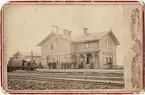 Kabinettsfotografi - järnvägsstationen i Tierp, Uppland