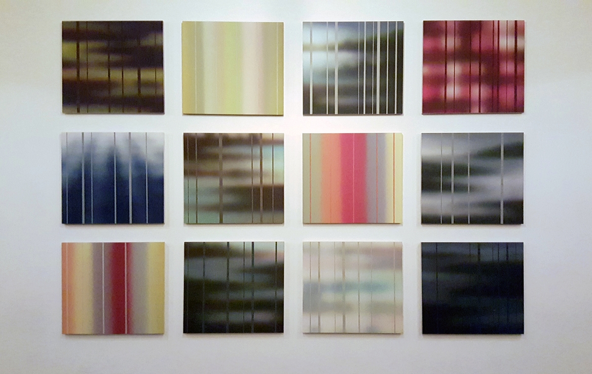 Harald Fenn har laget et en serie på femten bilder til Teorifagbyggets "Stille rom", som representerer en livssynsnøytral og stille sone på universitetsområdet. Disse befinner seg i spennet mellom flere ulike maleritradisjoner. Maleriene kan sees som rene nonfigurative komposisjoner, men de kan også sees i forlengelsen av landskapsmaleriet. Bak malerienes presise, loddrette striper, kan vi for eksempel skimte liksom utviskede landskaps- eller skyformasjoner. Ved å variere fargebruk og lysintensitet, skaper kunstneren stemningsskifter mellom de enkelte bildene som kan assosieres til årstidenes vekslinger eller til ulike tidspunkter på døgnet. 

Tittelen "Polymer", som kan oversettes med mangeleddet, henspiller på at bildene tilsammen skaper en slags kjede med mange variasjoner over samme tema.