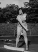 1959? Bilden visar Lena Kvarnström, född Sandgren, som arbetade mer än 40 år på Gummifabrikens lönekontor. Utåt blev hon tidigt känd för sitt stora idrottsintresse och erövrade många utmärkelser inom kulstötning och diskuskastning. Hon var född 1941 och avled 2016.
