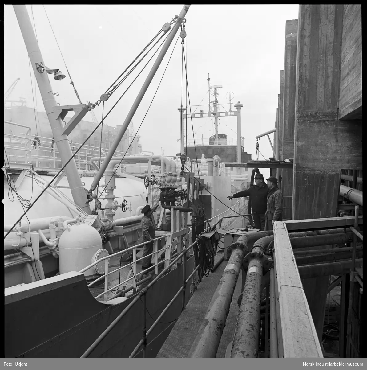 M/T Herøya, lossing av NH3 til fjellager.