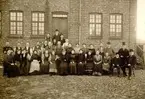 Personalen vid A.B. Rantens Strå- & filthattfabik 1908. S:t Olofsgatan 42.