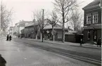 Kv. S:t Bernhard, S:t Olofsgatan 56-58. S:t Olofsgatan 56: Larssonska fastigheten före kooperativas byggnad där 1936, S:t Olofsgatan 58 i kv. Hjorten nedom Botvidsgatan.