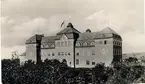 Kv. Verdandi, Samskolan. Läroverket. Samrealskolan, då den var nyss färdig 1911.
