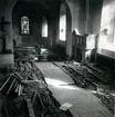 S:t Olofs kyrka. Restaureringen 1958-1961. Långhuset. Foto från orgelläktaren sedan golven uppbrutits och innan stenfyllningen borttagits. Predikstolen och norra sidoaltaret orörda.