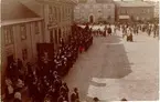 Demonstrationståg efter 1910 på torget.