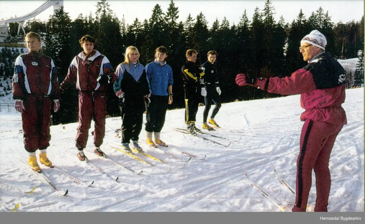 Olav Eikrehagen som trenar for damelandslaget. Her i Holmenkollen i Oslo..