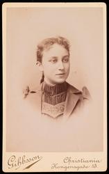 Portrett av ukjent kvinne.