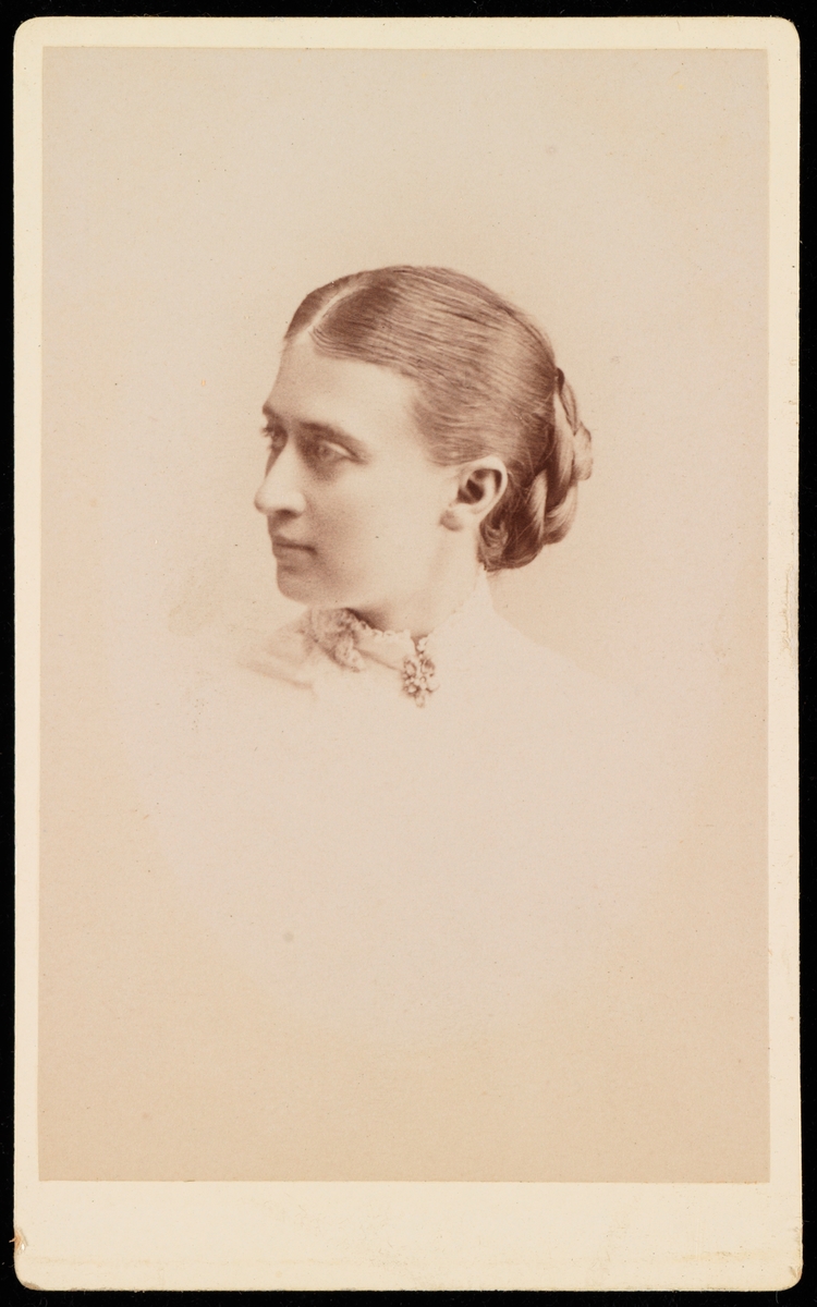 Portrett av Hanna Wetlesen.