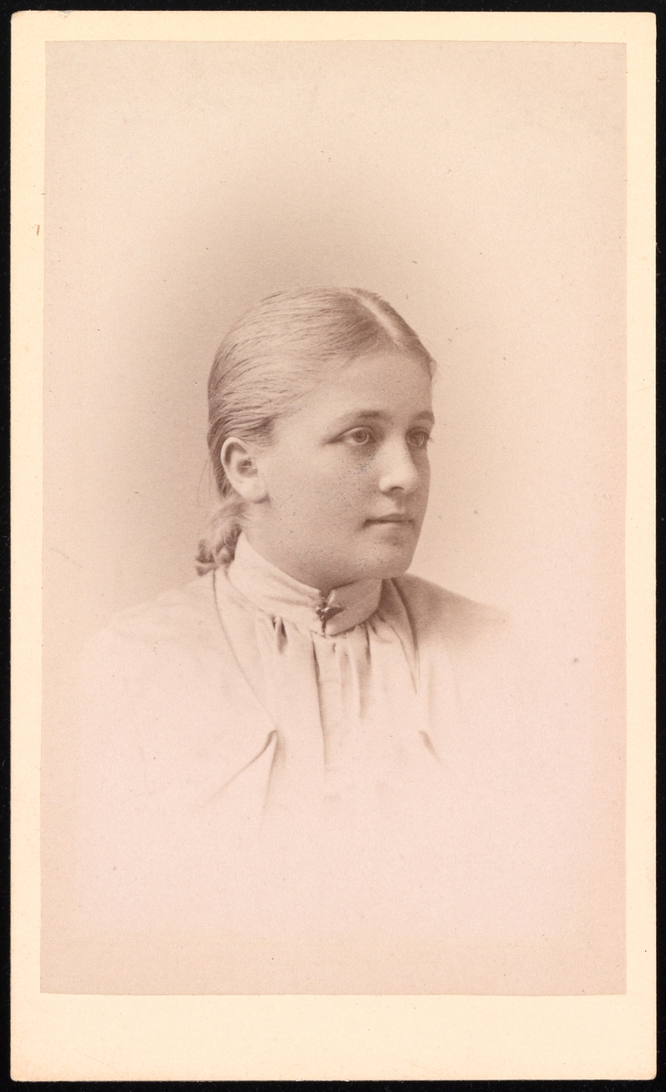 Portrett av Elise Mathiesen.