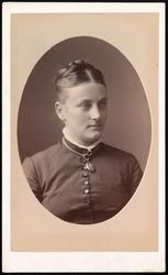 Portrett av Maia Wetlesen.