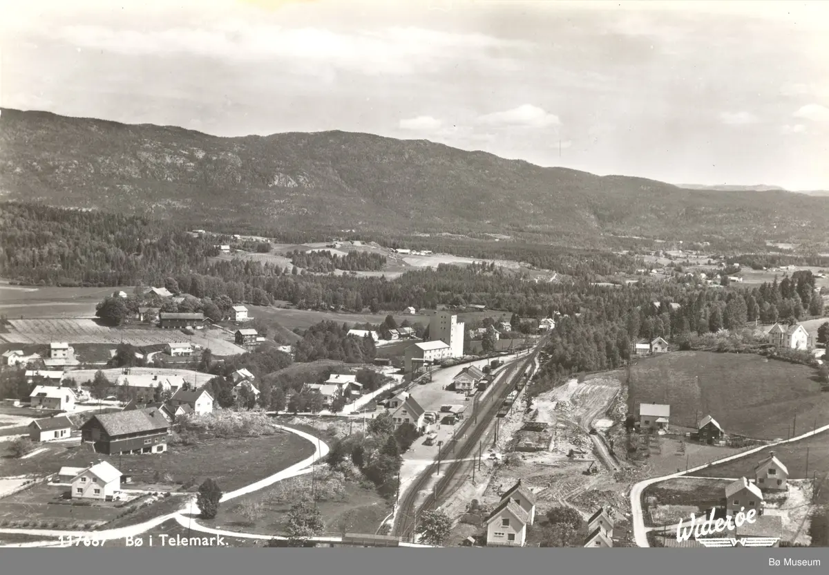 Bø jernbanestasjon, Bø i Telemark