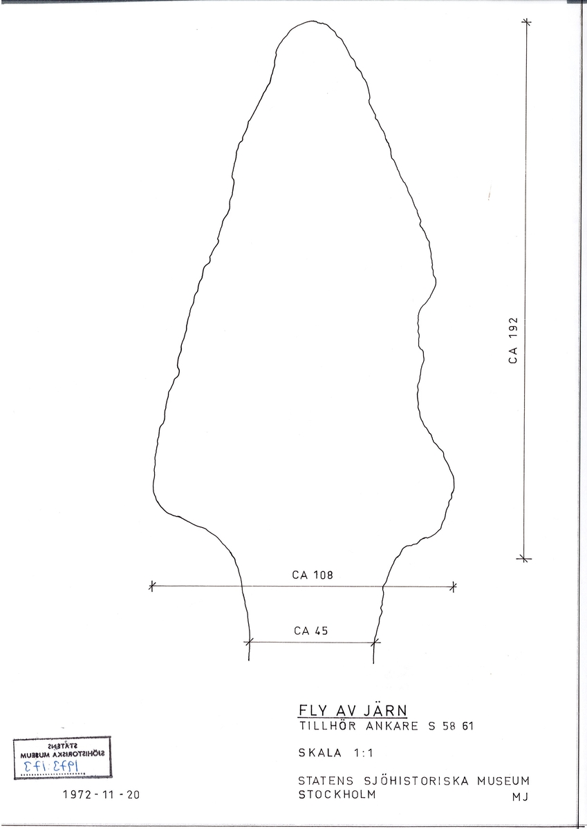 Läggen i två delar, med rektangulära sektioner starkt korroderade. Läggen avrostad nära mitten. Hål med ring i kronan, små tjocka rombiodformade flyn. halva röringen bortrostad. Stocken saknas.