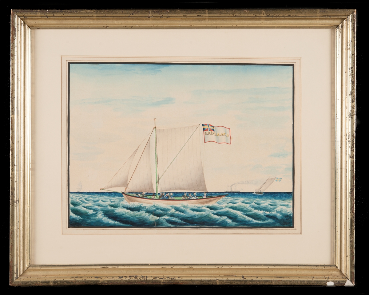 Blekingseka, seglande bidevind för styrbords halsar, förande två stagsegel samt sprisegel. Större vit flagg med röd bård och unionsmärke samt "Frifararen" i gult. Till vänster seglare, till höger hjulångare, samt en jakt.