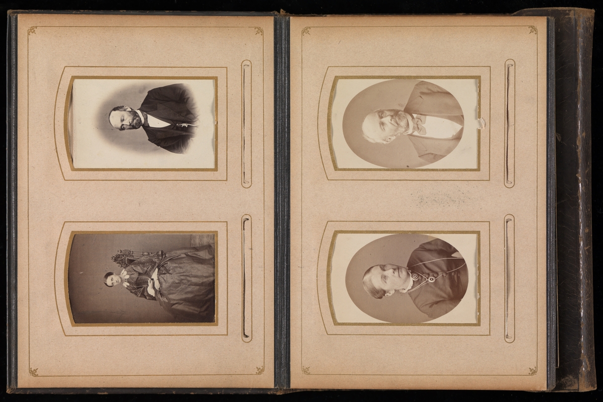 Album 20 fra Mathiesen-familien på Linderud gård.