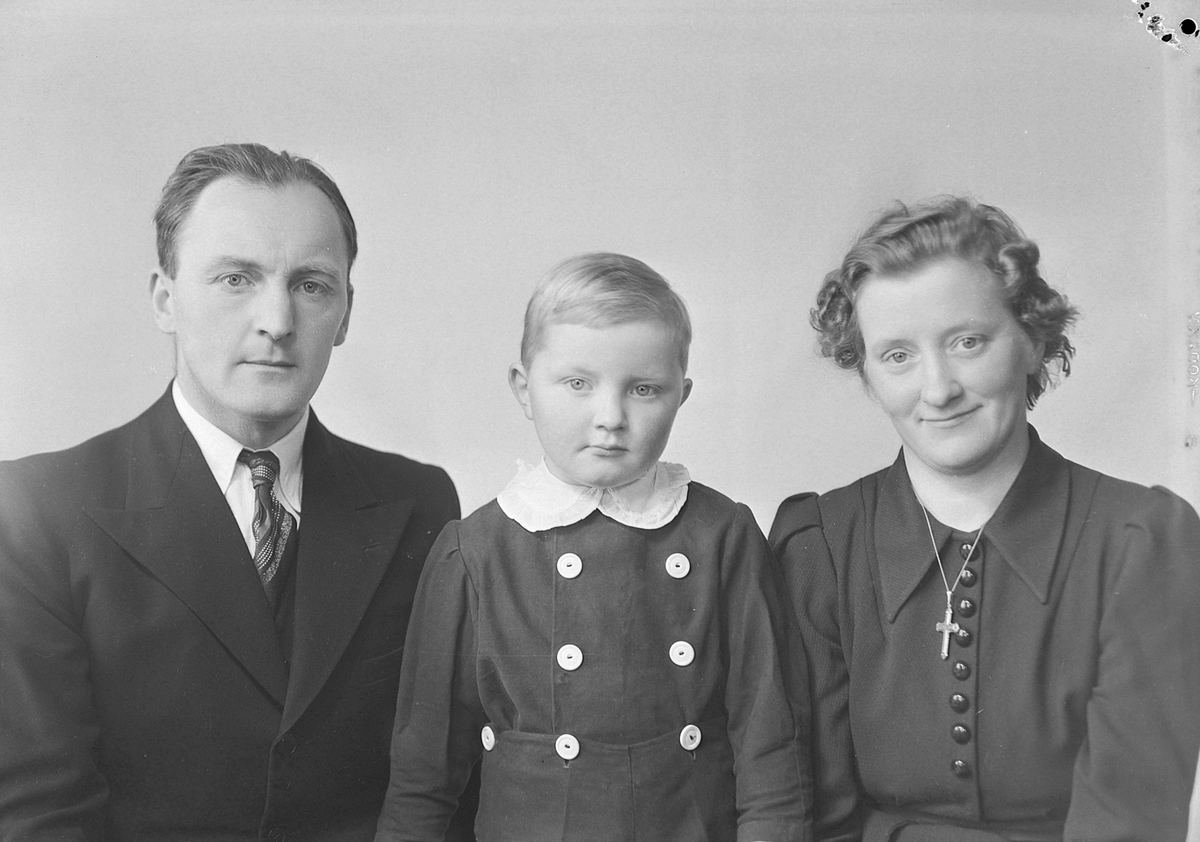 Martin Sveen med kona Margit og sønnen Georg