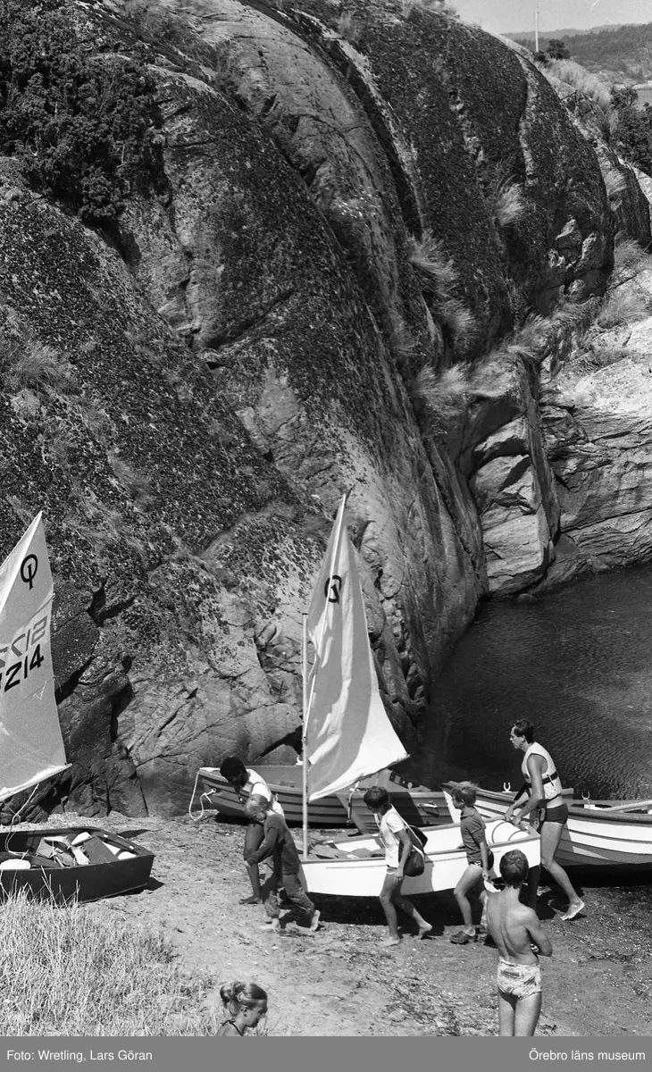 Sista Ammenäs sommaren  24 juli 1982.

Ammenäs skulle avvecklas från Örebro kommuns verksamhet. Koloniverksamheten var för dyr. Istället föreslogs att ekonomin skulle investeras i Ånnaboda.