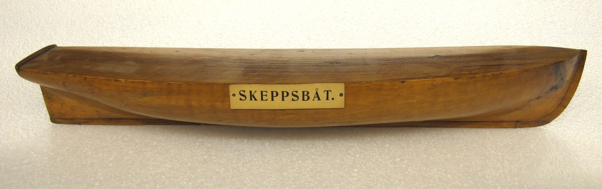 Fartygsmodell av skeppsbåt.