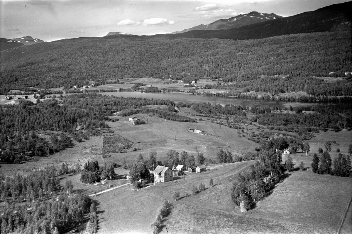 Flyfoto: Vikengårdene, Østvik i Bardu 1959