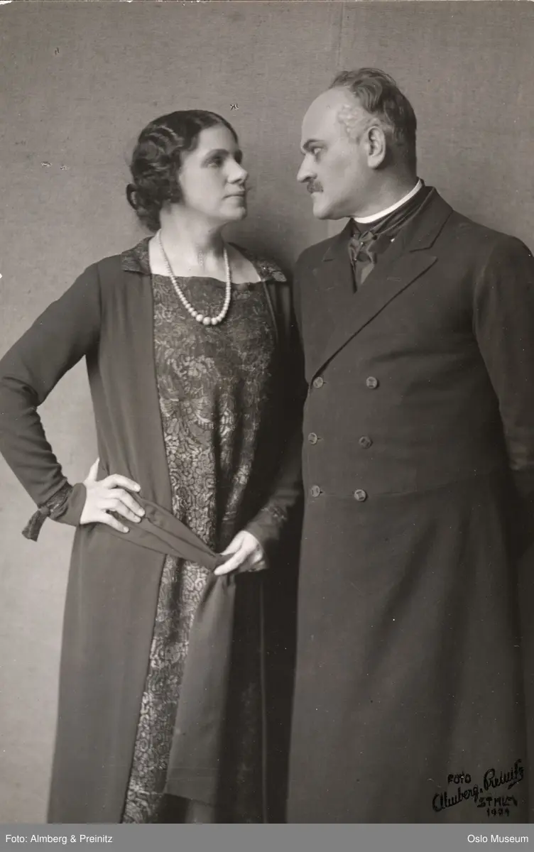 Maria Schildknecht var på sin tid en av Sveriges främsta skådespelare. Hon var verksam i Stockholm, vid Dramatiska teatern och vid Intima Teatern under dess Strindbergska epok, samt i Göteborg, vid Stadsteatern, vars elevskola hon grundade.