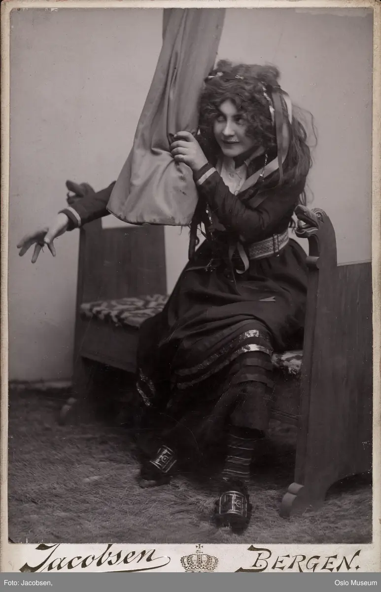 portrett, kvinne, skuespillerinne, rollebilde, stående helfigur, kostyme