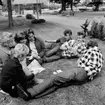 Köande ungdomar inför en konsert med Mike Landon i Huskvarna Folkets park sommaren 1962.