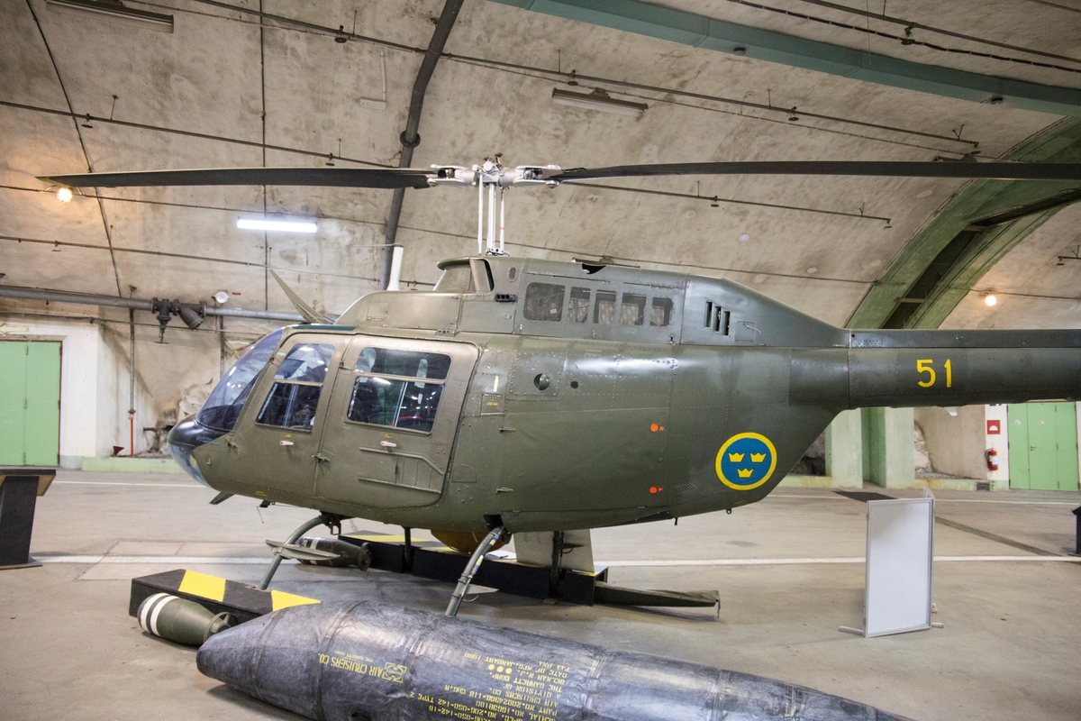 Helikopter, HKP 6B 
Agusta Bell 206A

Motor: Bristol Siddeley H 1200 på 1250 hk.
Märkning: På nosen fram kodsiffra 51 samt en isbjörn. Fram på sidan texten Agusta Bell Jet Rangler samt 16 små isbjörnar varav en har en krona ovanför. På sidan bak kronmärke och på bommem kodsiffra 51.