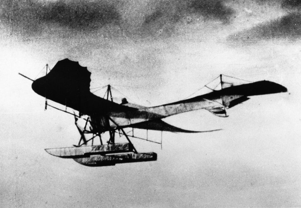 Norges første fly "Start". Flytypen Rumpler Taube monoplan fra Tyskland, på vingene første gang 25.mai 1912.