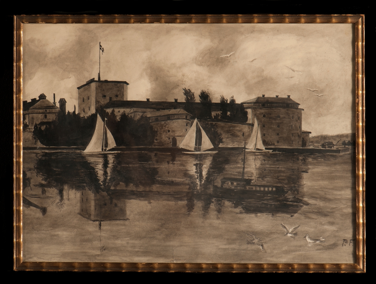 Segelbåtar framför fästning.Troligen Waxholms kastell.