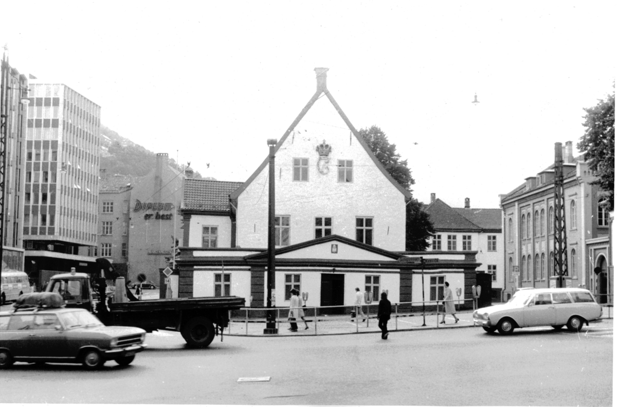 Samling foto og tegninger av Gamle Rådhus i Bergen