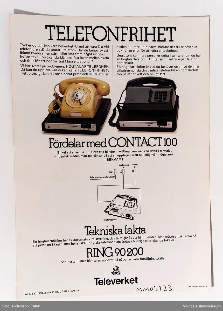 Reklamblad: Gör din vanliga telefon till en högtalartelefon Contact 100, utgivet av Televerket 1980.
Gå-Reklam AB delade ut reklambladet.