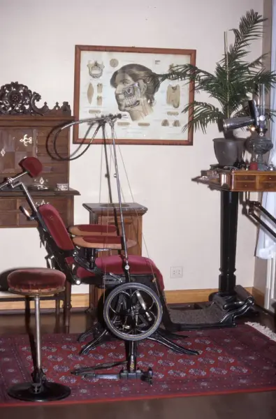 Tannlegekontor fra ca. 1900.