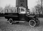 Omnibus det står Trelleborg och Korsholm på bussen, byggnad i bakgrunden
	Metallutfällning, fingeravtryck, repor, våtskador.