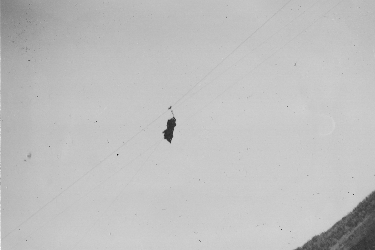November 1953. Thorleif Hoffs album 1, side 32. Album fra Thorleif Hoff som dokumenterer anleggsvirksomheten i Glomfjord på 1950-tallet
