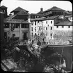 Skioptikonbild med motiv av utsikt från Hotell Bosque, Granada.
Bilden har förvarats i kartong märkt: Höstresan 1910. Granada 9. N: 27. Text på bild: 