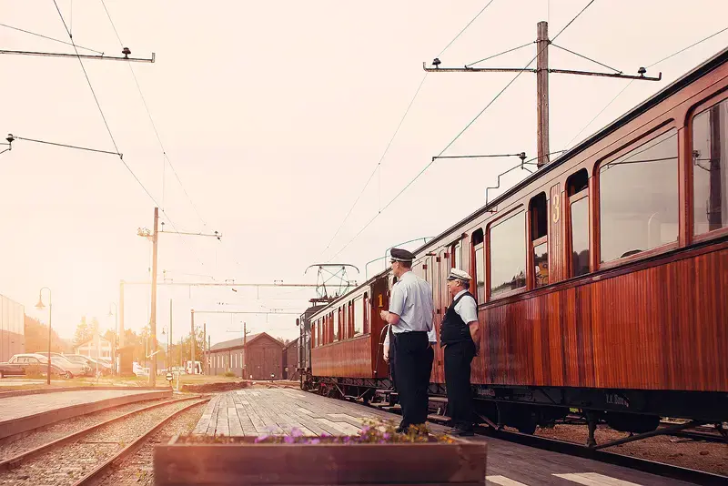 Tog klar til avgang på Løkken stasjon