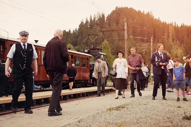 Thamshavnbanen, Svorkmo stasjon, folk på perrongen