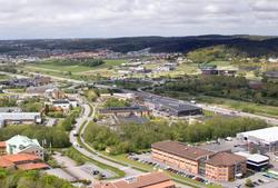 Vy över Fässbergsdalen.
I bakgrunden ses mittengården i Fäss