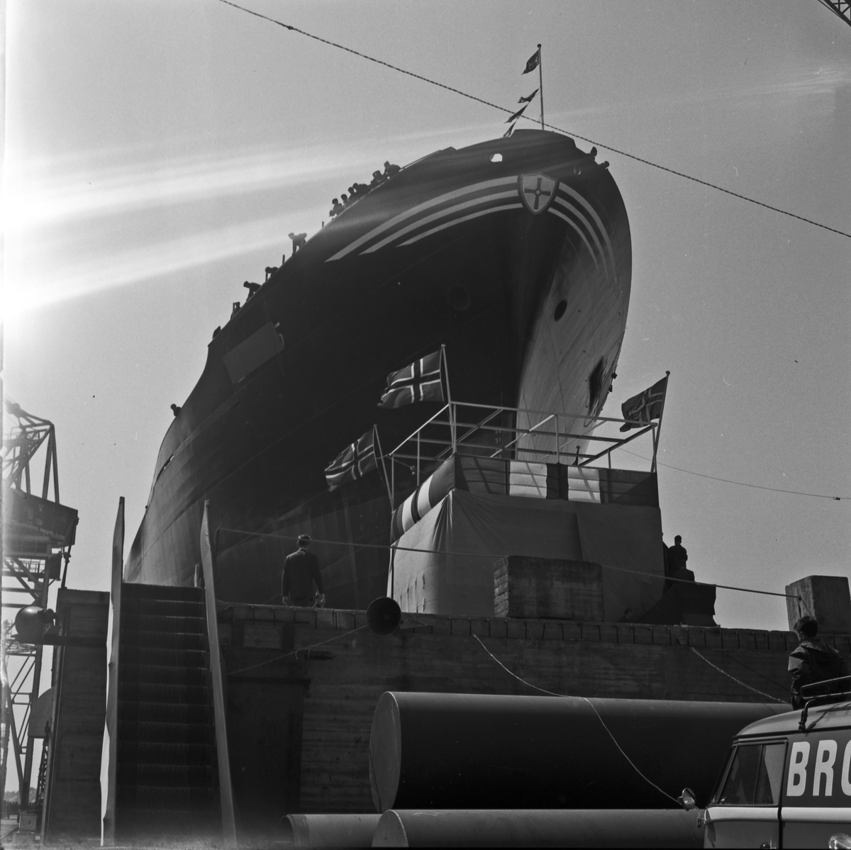 Stabelavløping, dåp M/S "Bris" - bestiller H.M.V.