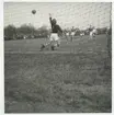 Fotbollsbild ur Kalmar Läns Tidning 1946. Ett mål under en match mellan AIK och Kalmar FF.