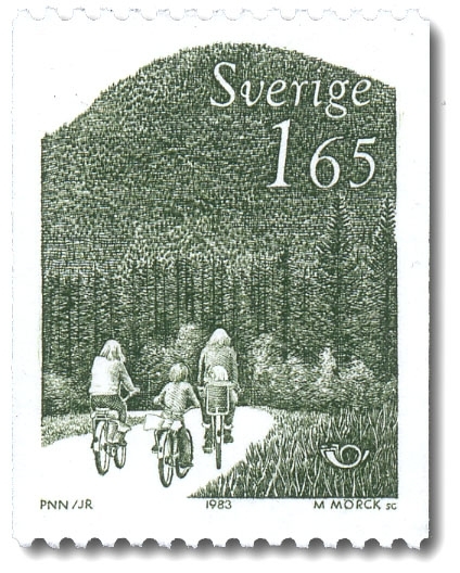 Cyklister i svensk natur.