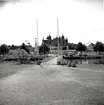 En bro över Fredriksskanskanalen som byggdes i samband med hantverksmässan 1947. I bakgrunden syns Kalmar domkyrka.