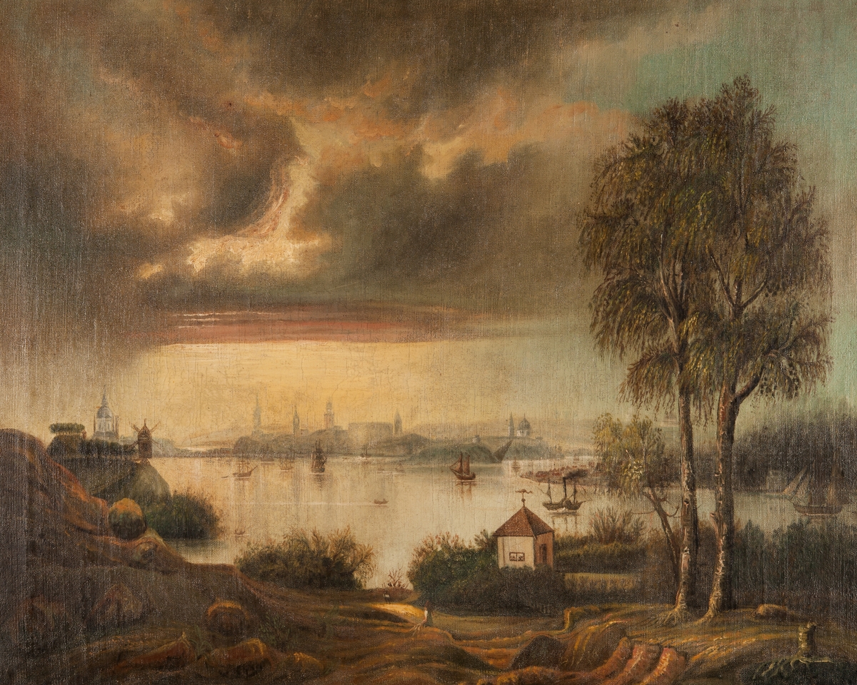 Stockholms ström sedd från Tegelviken med en mindre lusthusliknande byggnad i förgrunden, kvarn på platsen där Stora varvet senare kom att ligga (bergknallen vid Folkungagatans slut), Katarina kyrka, Riddarholmskyrkan, Storkyrkan, Tyska kyrkan (S:t Gertrud), Stockholms slott,  Jakobs kyrka, det äldre kastellet på Kastellholmen och Hedvig Eleonora Kyrka som geografiska markörer. Motiv troligen från 1820- 1830-talet.